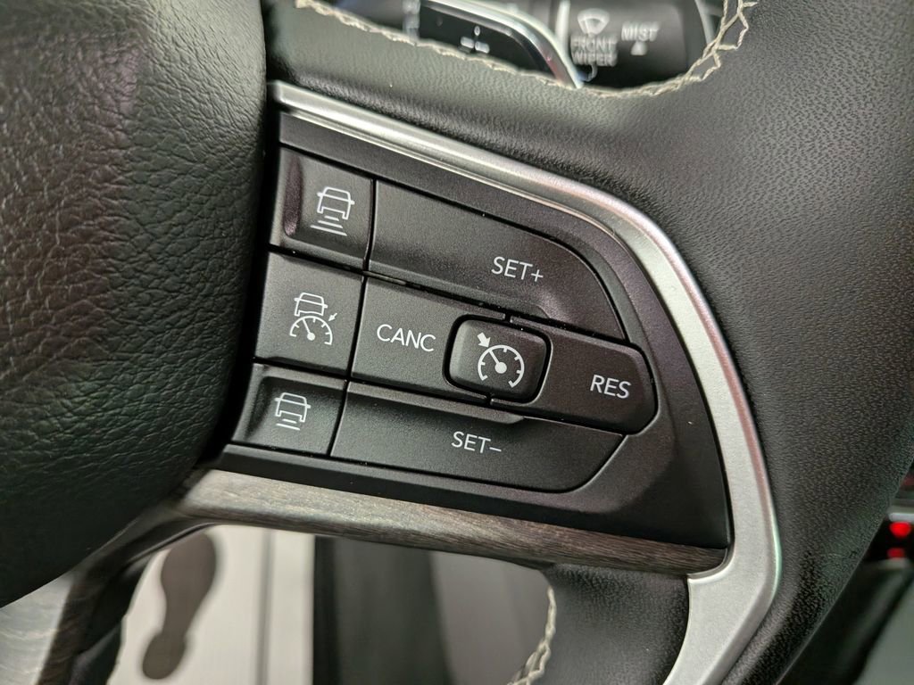 Certified 2023 Jeep Grand Cherokee Limited image 23