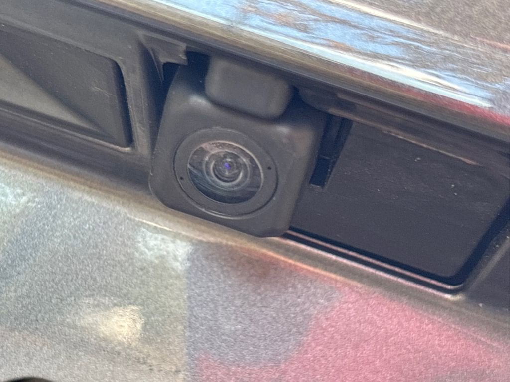 Used 2023 Toyota Highlander LE image 16