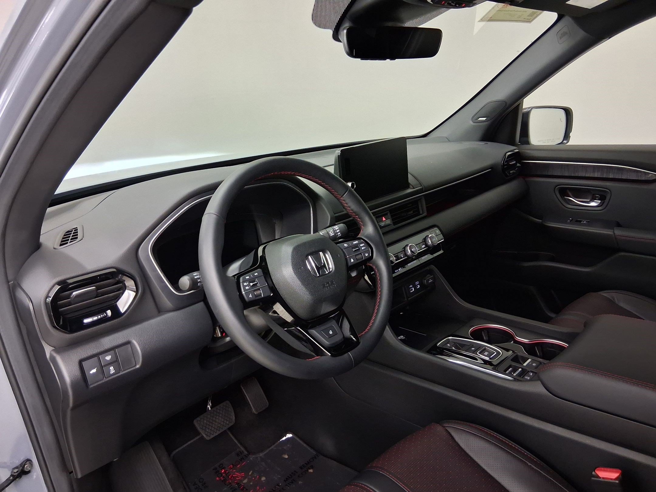 Used 2025 Honda Pilot Black Edition image 2