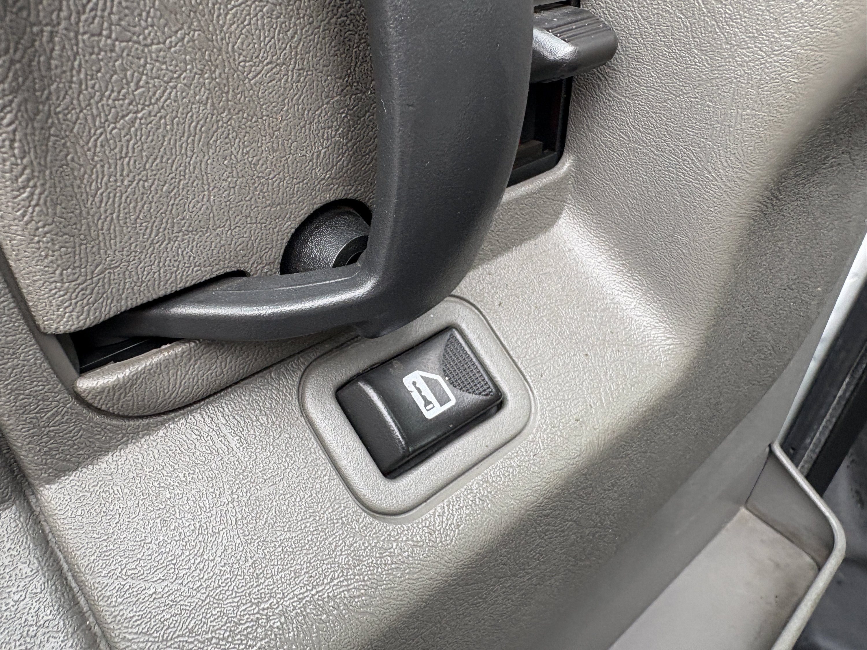 Used 2017 Chevrolet Express 3500 RWD image 25