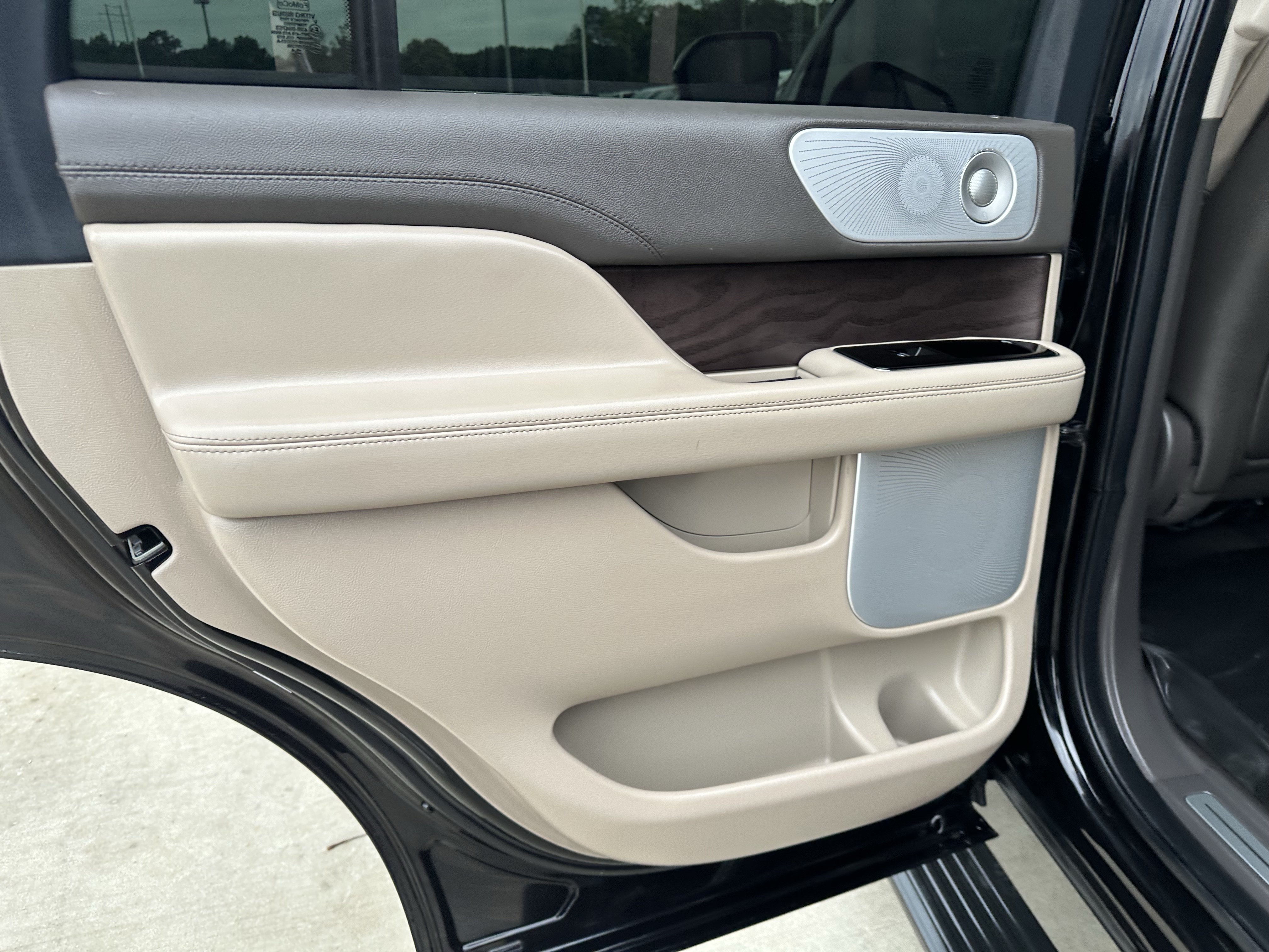 Used 2024 Lincoln Navigator Reserve AWD/4WD image 10
