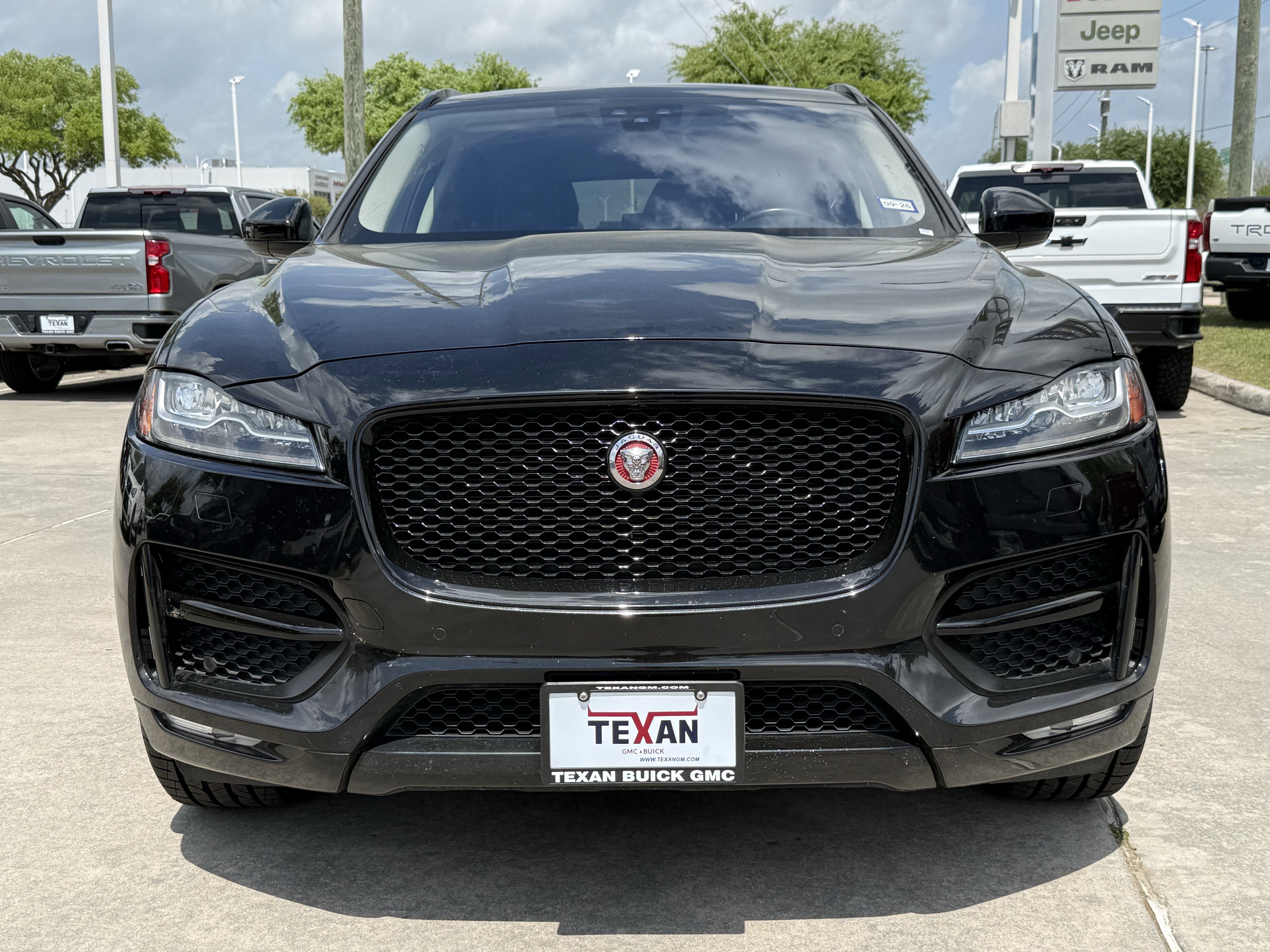 Used 2017 Jaguar F-PACE R-Sport image 10