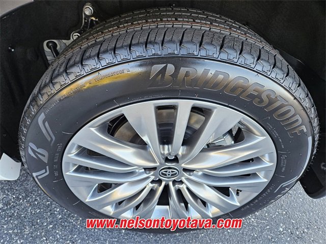 New 2026 Toyota Highlander Platinum image 9