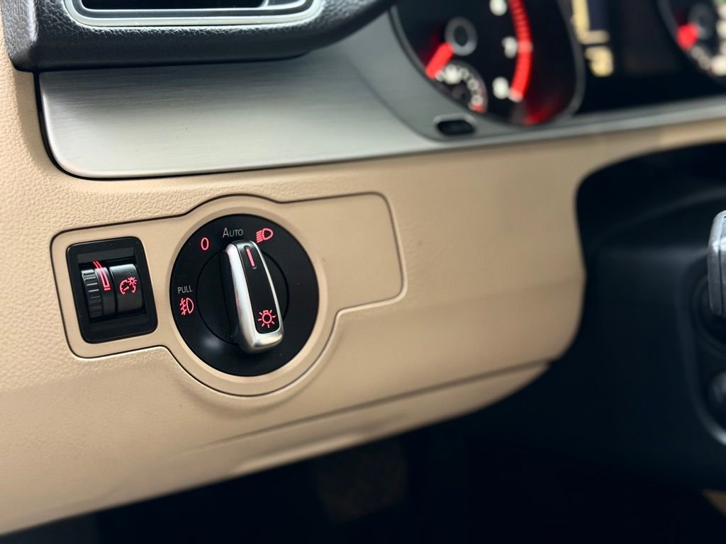 Used 2015 Volkswagen CC Sport FWD image 34