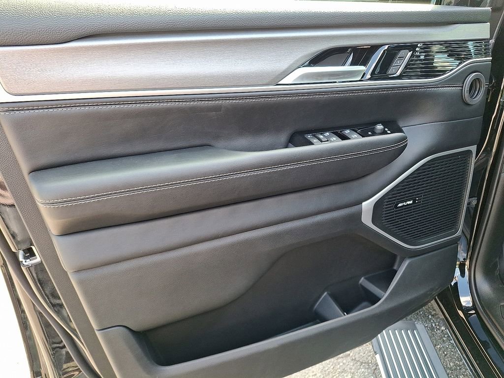 New 2025 Jeep Wagoneer L Series II AWD/4WD image 10