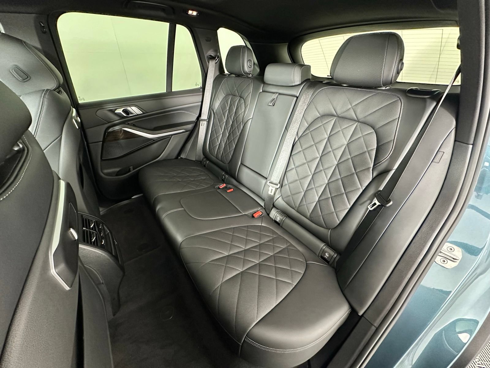 Used 2024 BMW X5 xDrive40i w/ Parking Assistance Package AWD/4WD image 29
