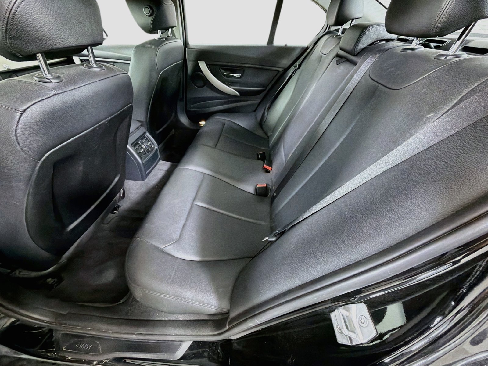 Used 2014 BMW 320i Sedan RWD image 22