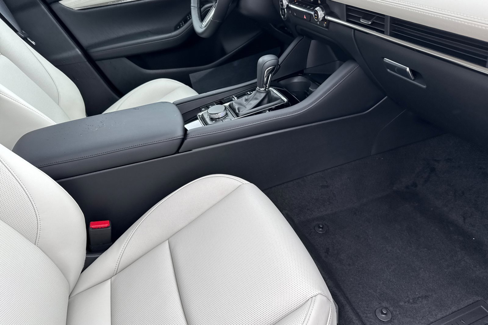 New 2026 MAZDA MAZDA3 2.5 Turbo Sedan w/Premium Plus image 14