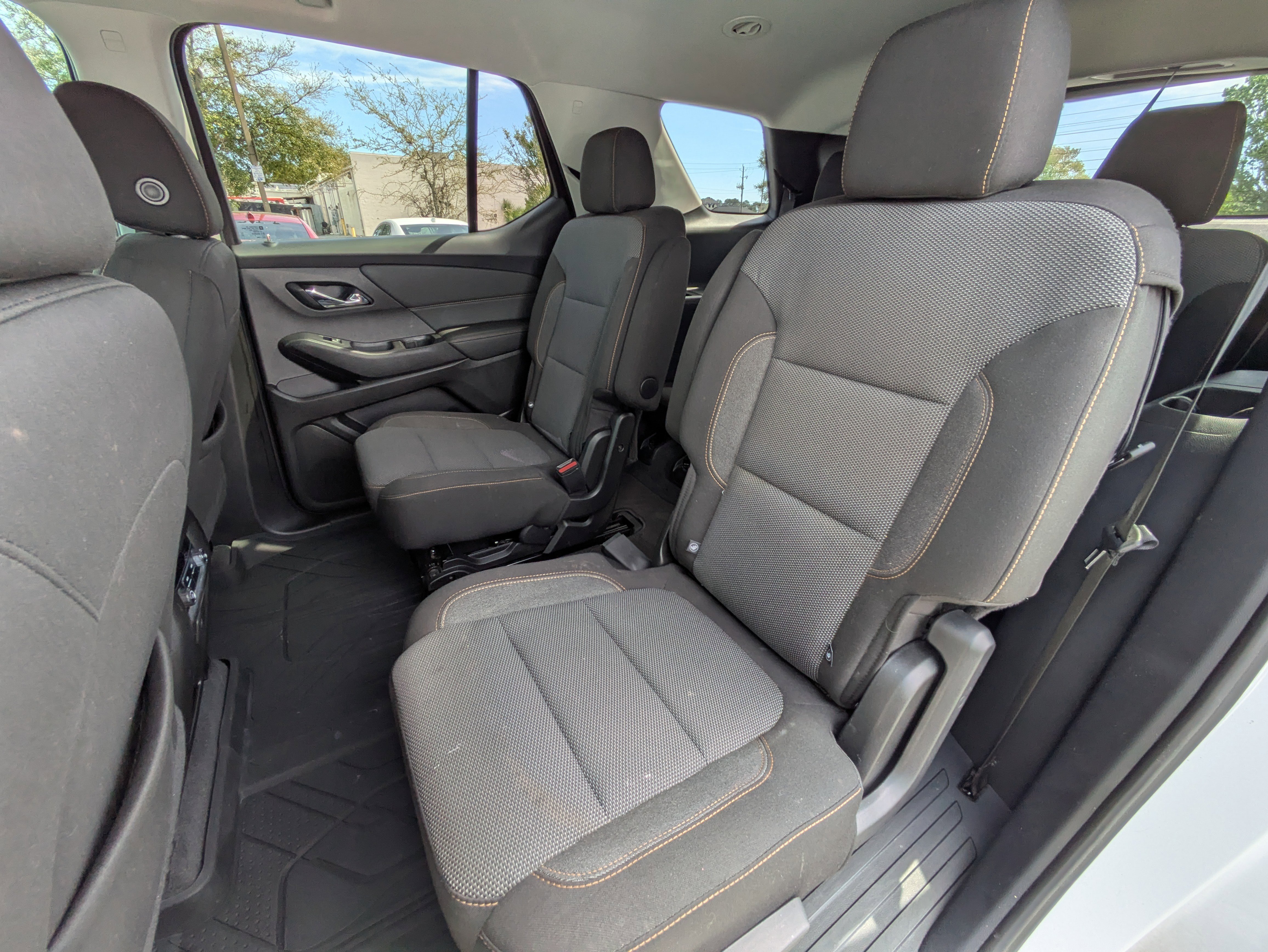 Used 2020 Chevrolet Traverse LT image 10