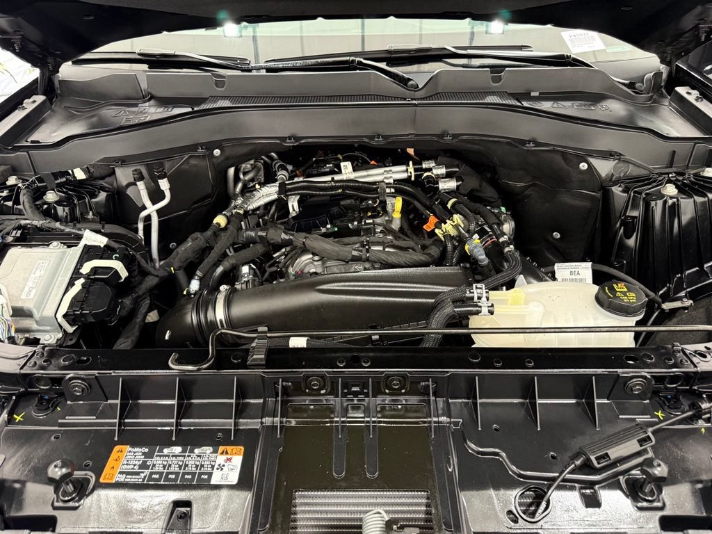Certified 2025 Ford Explorer Active AWD/4WD image 9