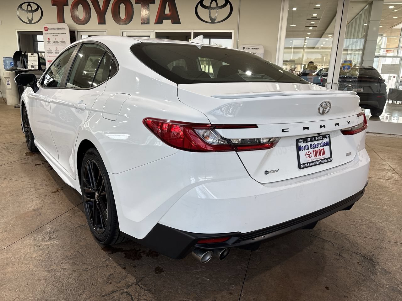 Used 2025 Toyota Camry SE FWD image 8