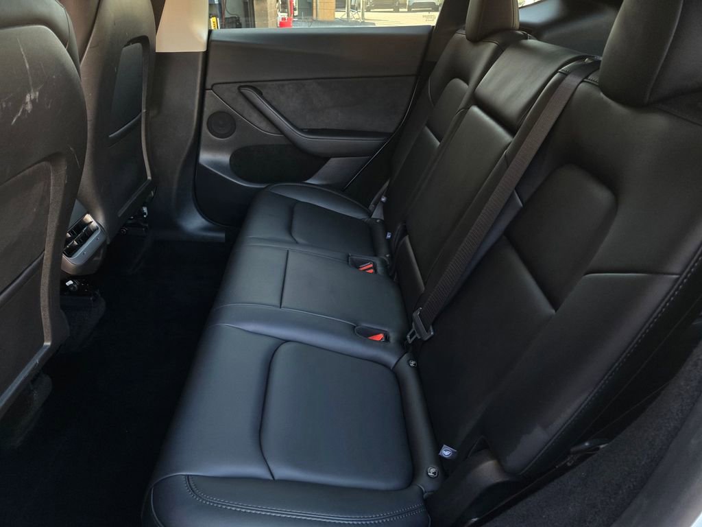 Used 2025 Tesla Model Y Long Range image 12