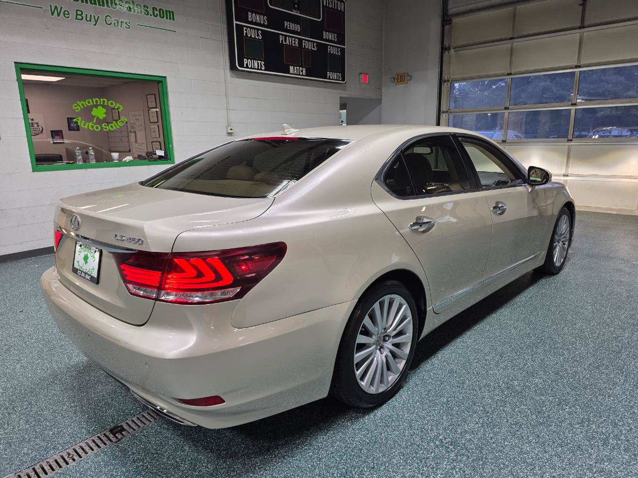Used 2013 Lexus LS 460 w/ Comfort Pkg RWD image 6