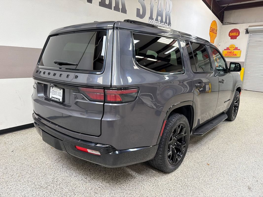 Used 2023 Jeep Wagoneer Series II RWD image 39