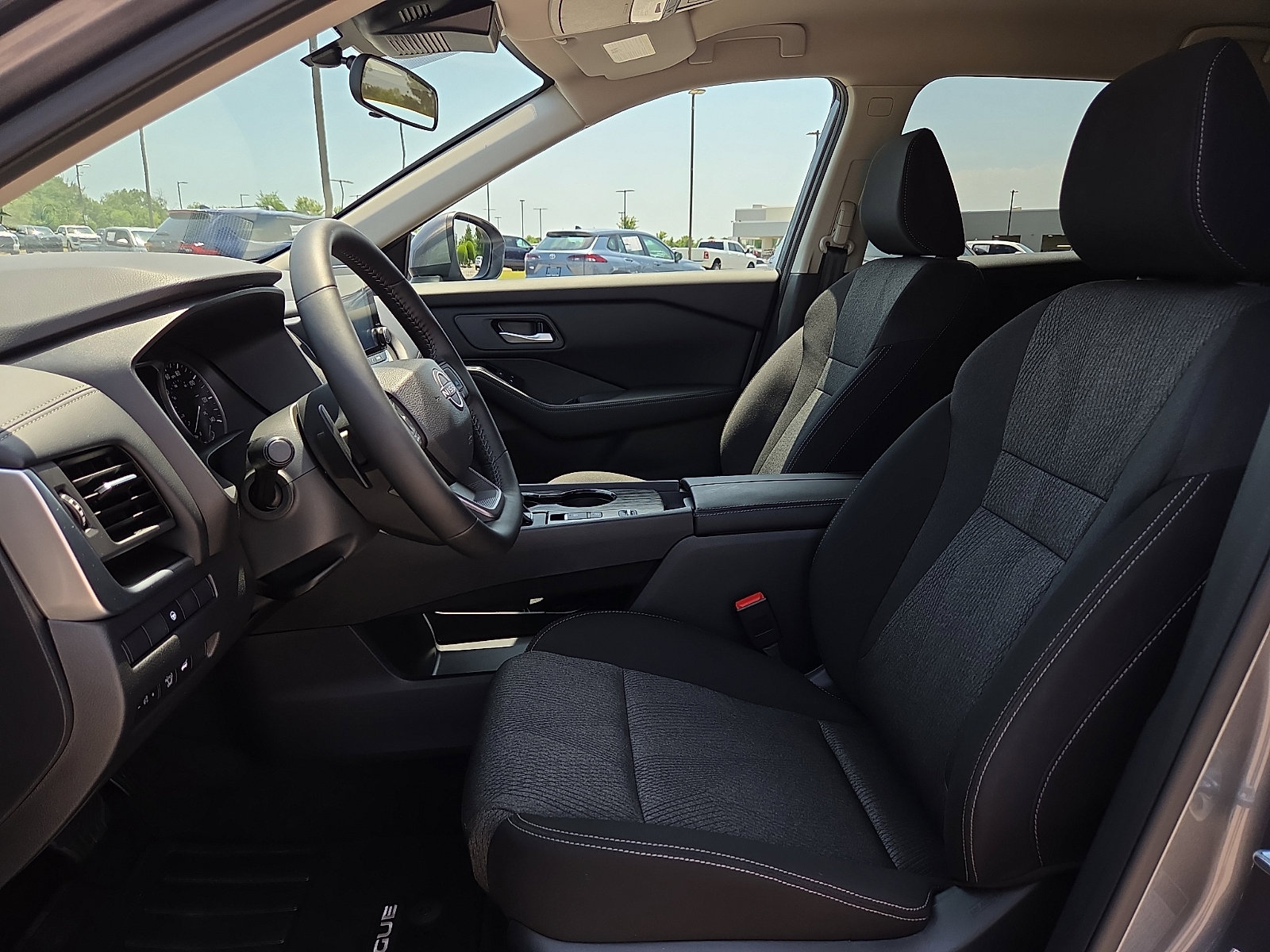 Used 2025 Nissan Rogue SV FWD image 15