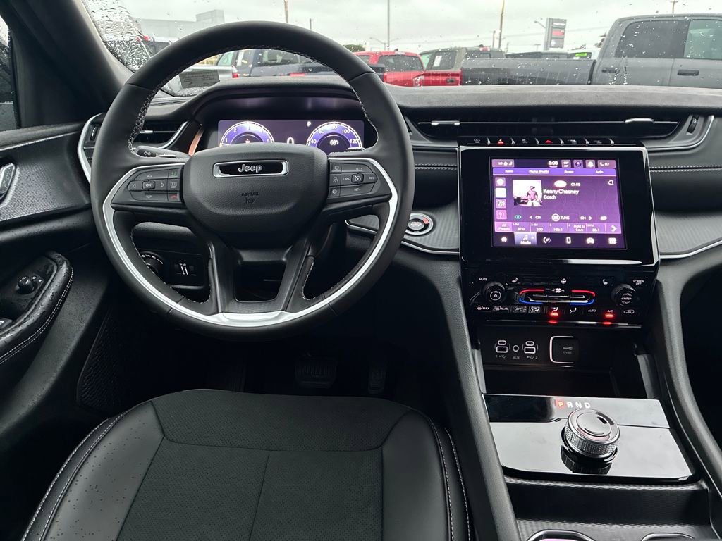 New 2025 Jeep Grand Cherokee Altitude image 14