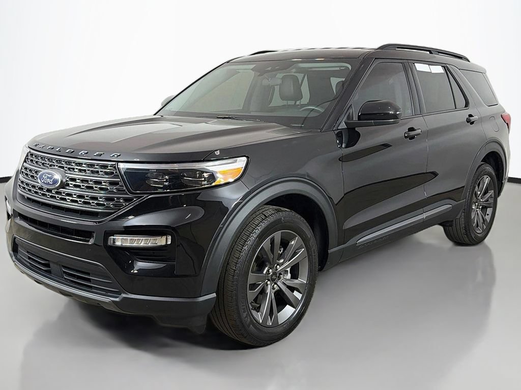 Used 2023 Ford Explorer XLT w/ Equipment Group 202A AWD/4WD image 8