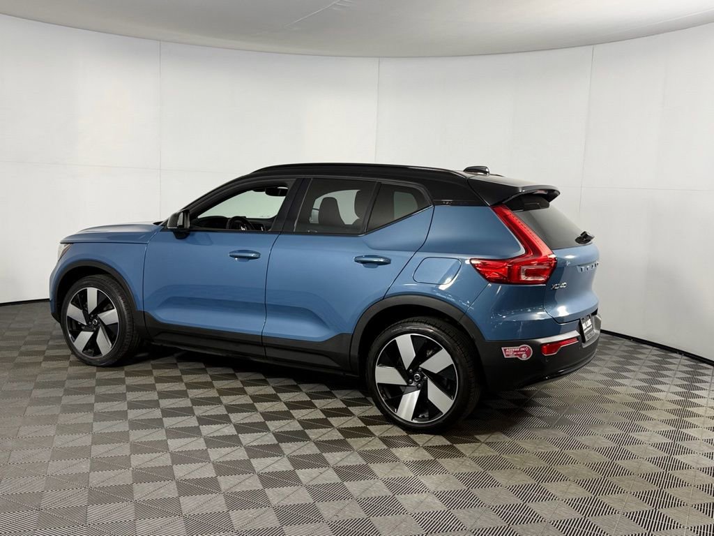 Used 2023 Volvo XC40 Recharge Plus image 9