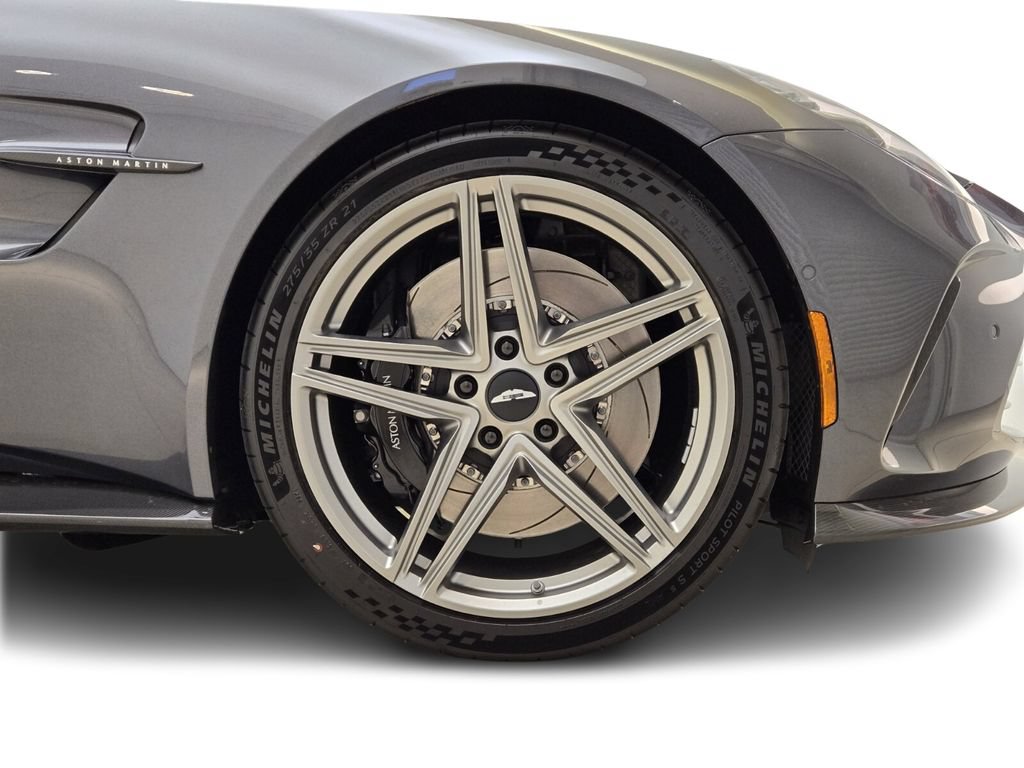 New 2025 Aston Martin V8 Vantage Coupe RWD image 8