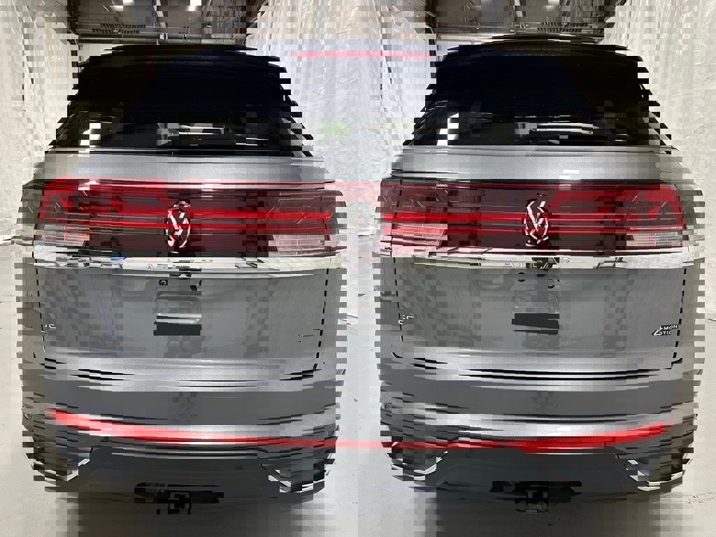 Used 2025 Volkswagen Atlas Cross Sport SE image 6