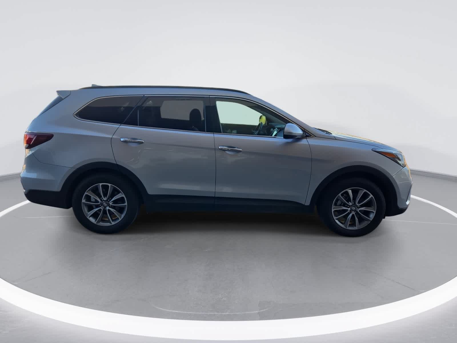 Used 2019 Hyundai Santa Fe XL SE FWD image 9