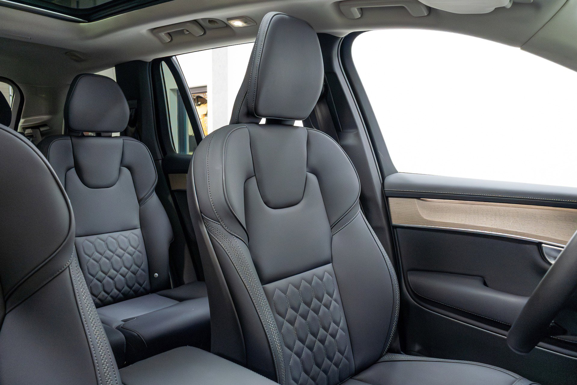 Used 2025 Volvo XC90 B6 Plus image 21