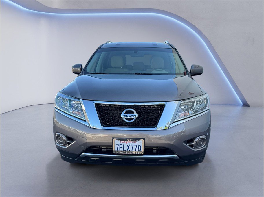 Used 2014 Nissan Pathfinder SV image 2