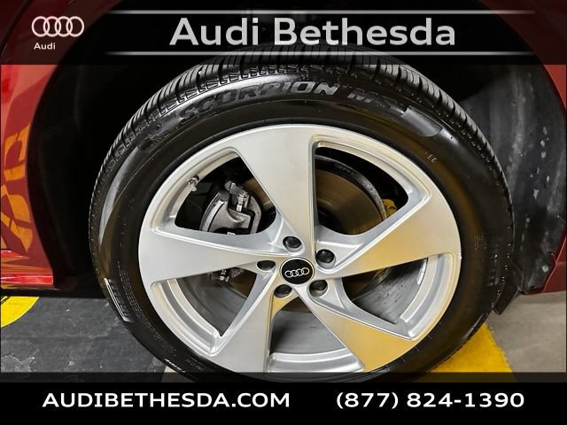 Certified 2025 Audi Q5 Premium Plus w/ Premium Plus AWD/4WD image 9