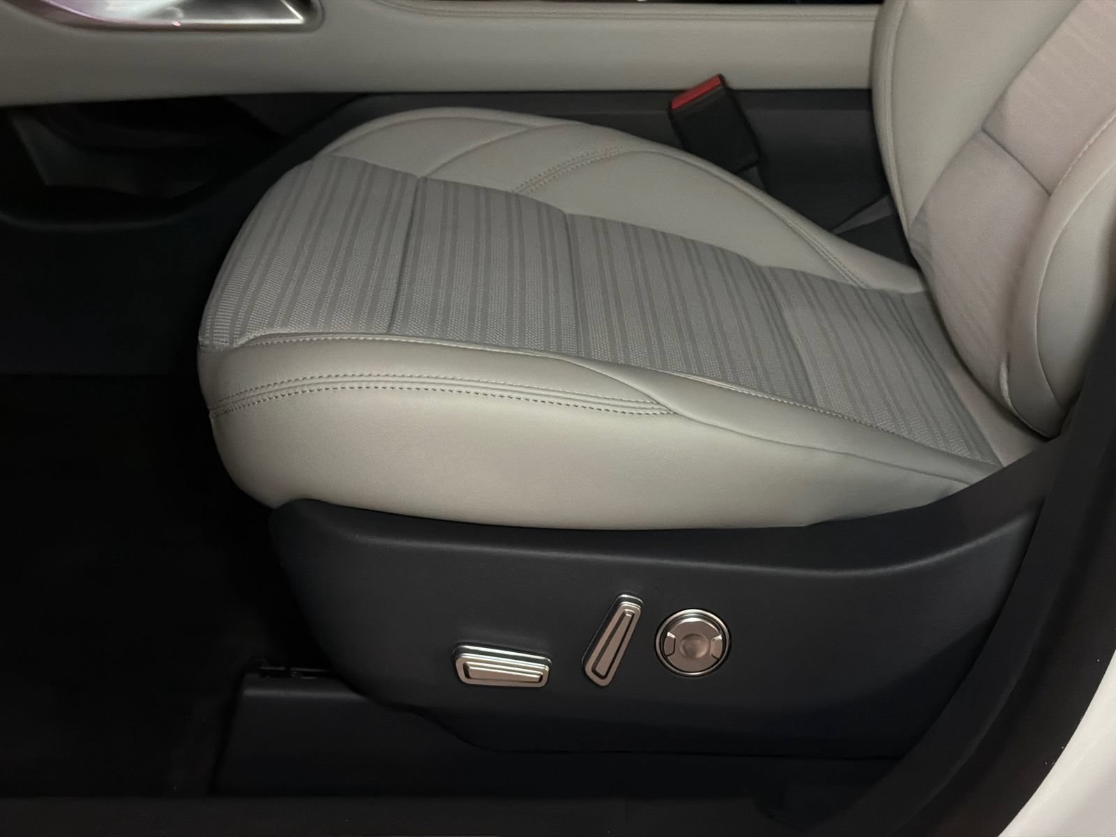 New 2026 Lincoln Nautilus Reserve w/ Jet Appearance Package AWD/4WD image 15