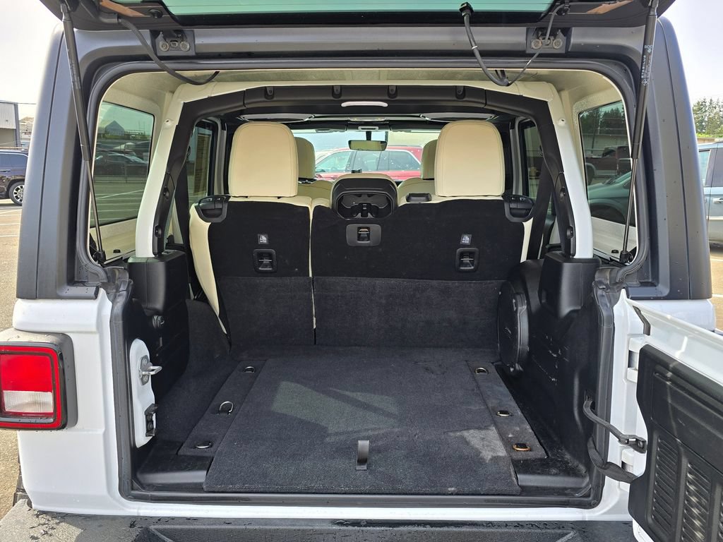 Used 2020 Jeep Wrangler Unlimited Sahara w/ Uconnect 4C Nav & Sound Group AWD/4WD image 13