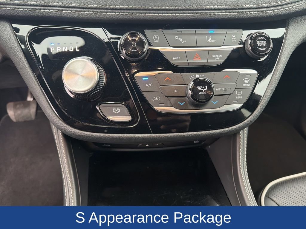 Used 2023 Chrysler Pacifica Limited w/ Uconnect Theater Family Group image 30