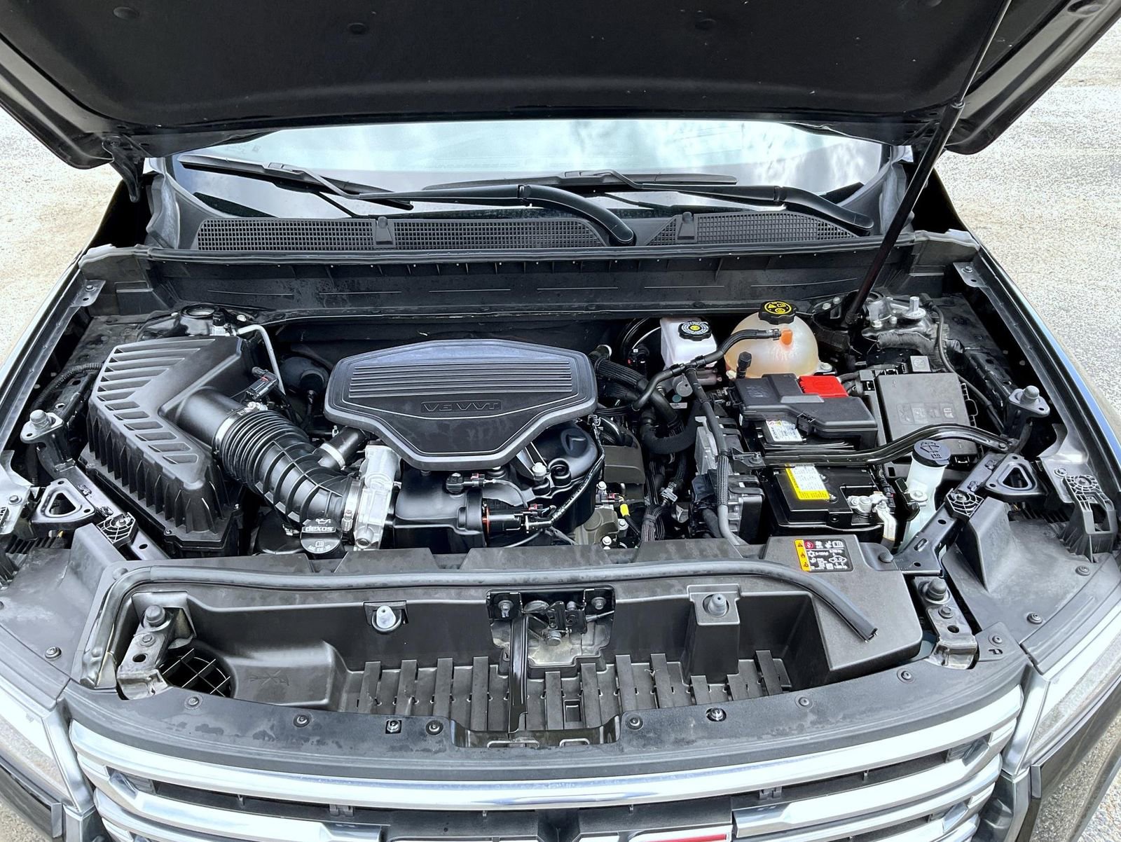 Used 2022 GMC Acadia AT4 w/ Technology Package image 25