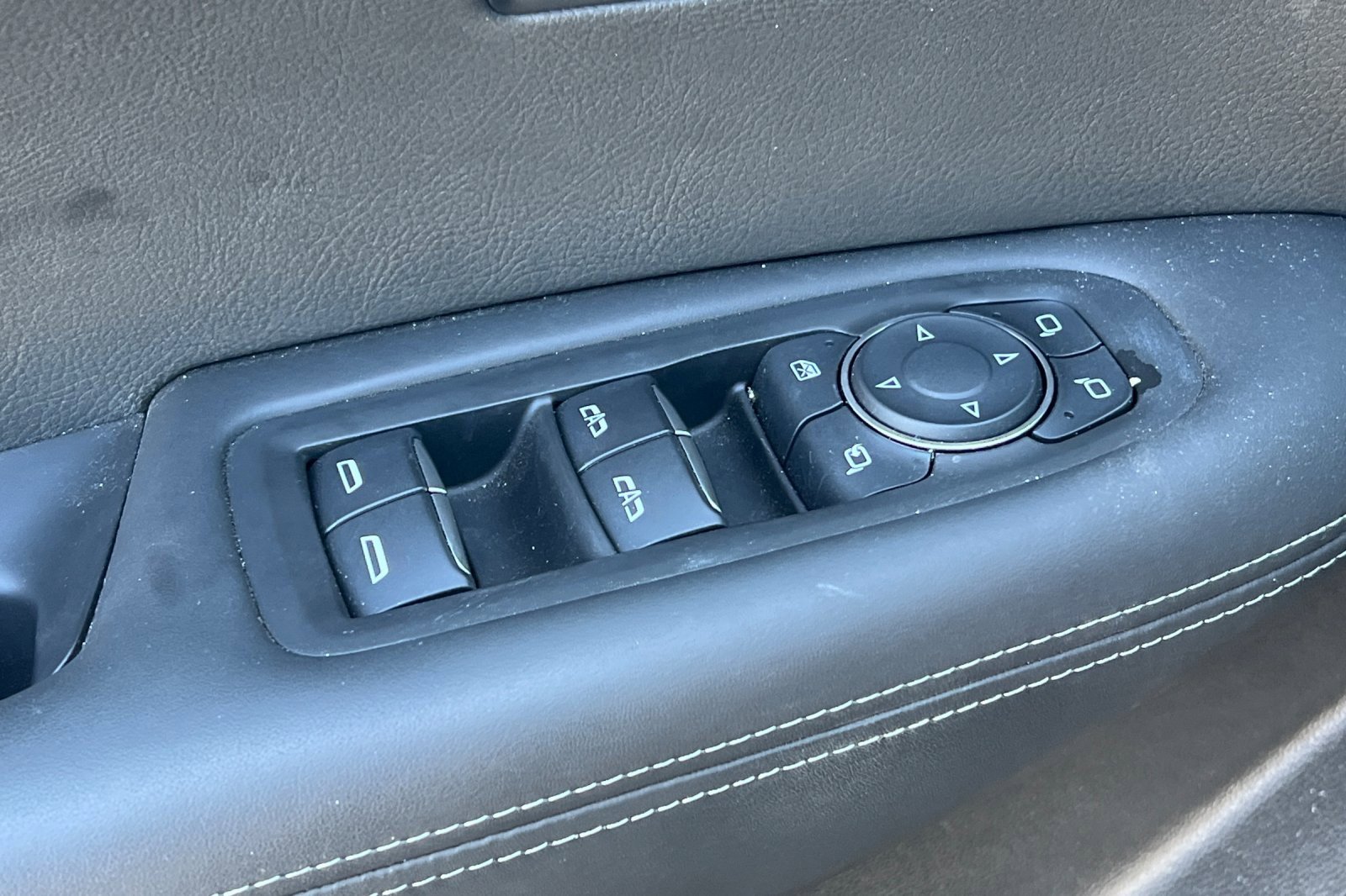 Certified 2024 Cadillac XT6 Sport w/ Platinum Package image 12