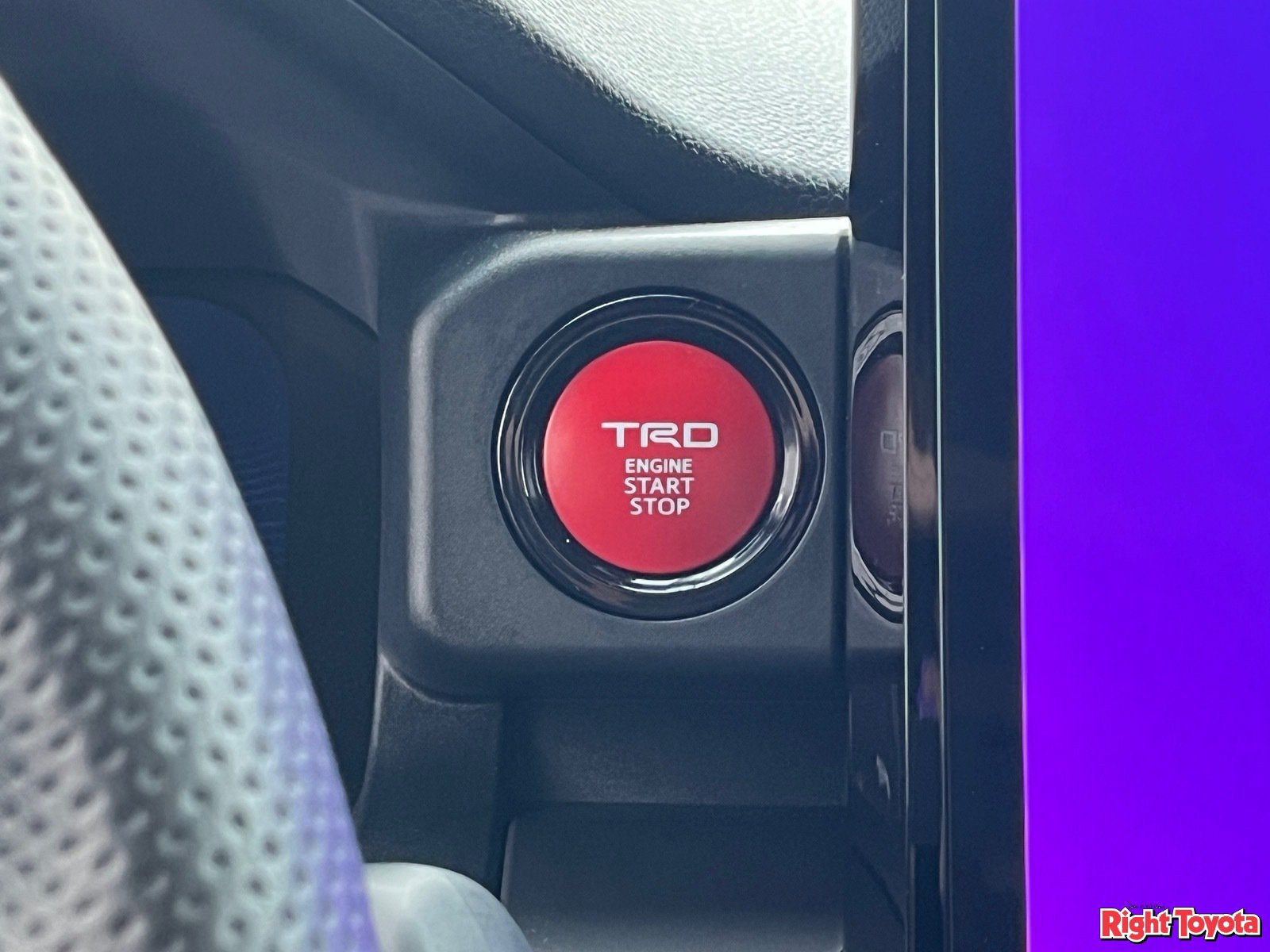 Used 2024 Toyota Tacoma TRD Off-Road w/ TRD Off Road Premium Package AWD/4WD image 25