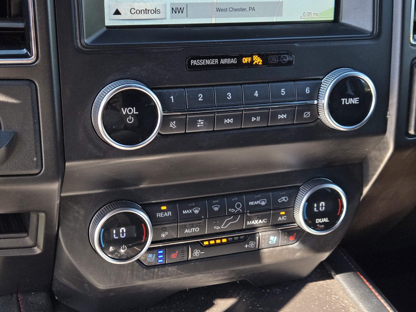 Used 2019 Ford Expedition Limited w/ Equipment Group 303A AWD/4WD image 20