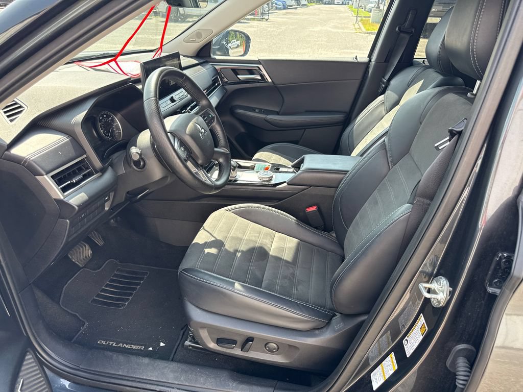 Used 2025 Mitsubishi Outlander SE FWD image 10