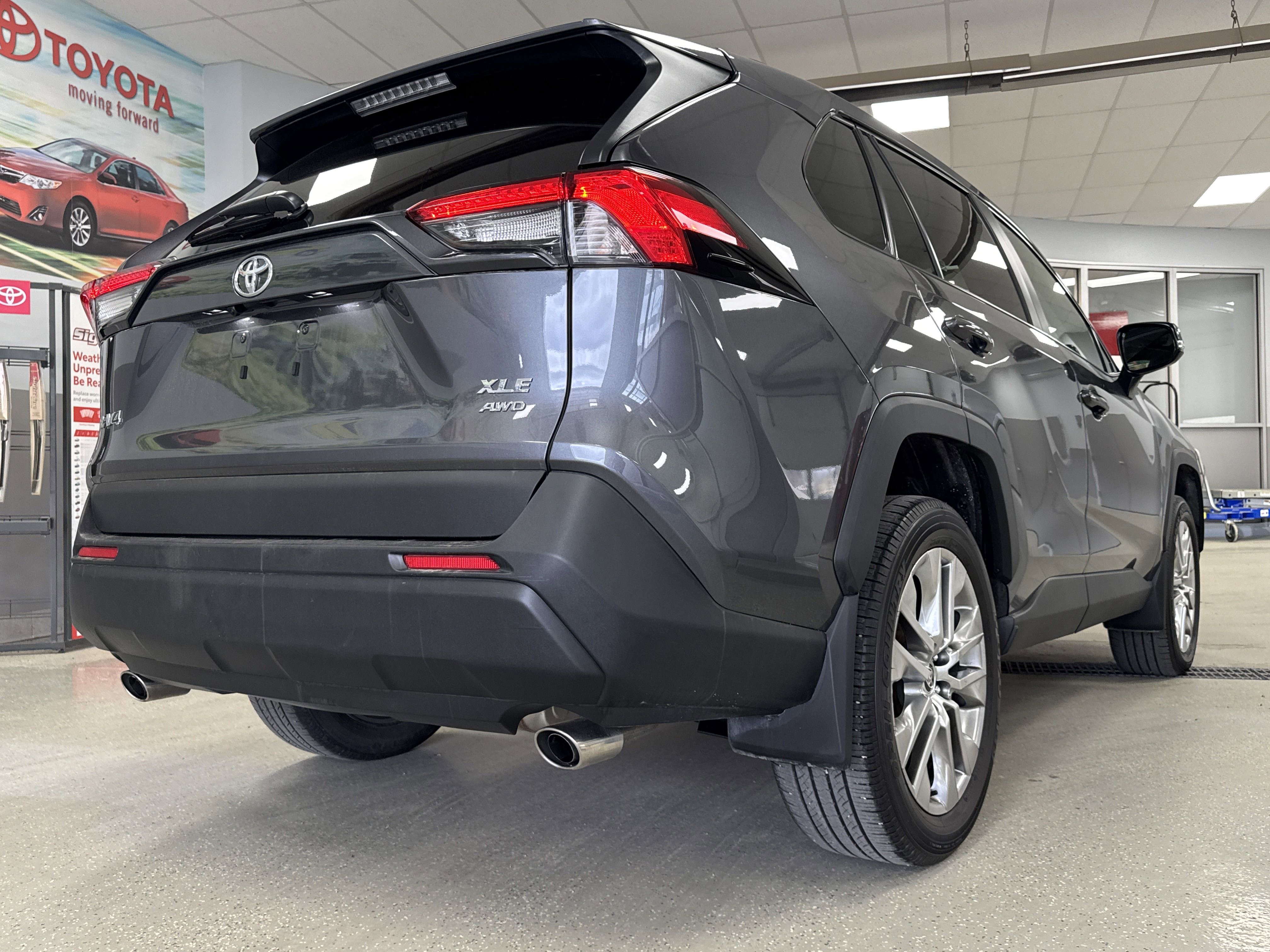 Used 2021 Toyota RAV4 XLE Premium image 37