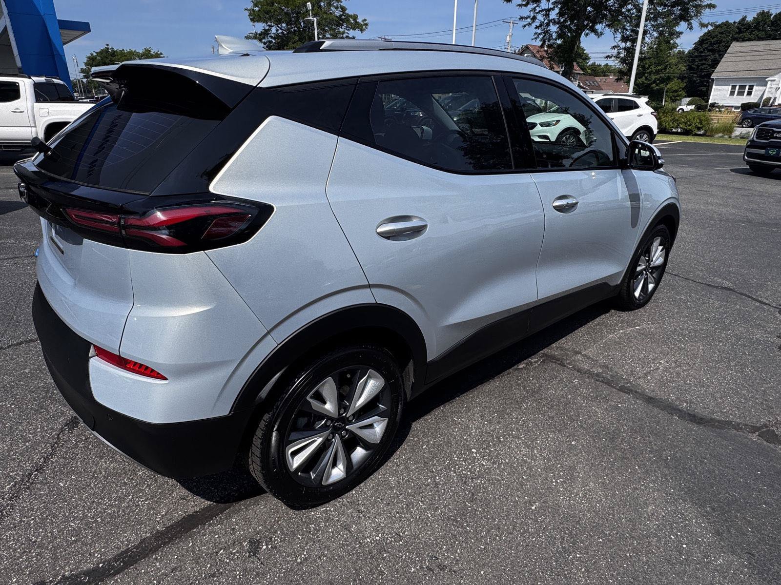 Used 2022 Chevrolet Bolt EUV LT w/ Convenience Package FWD image 7