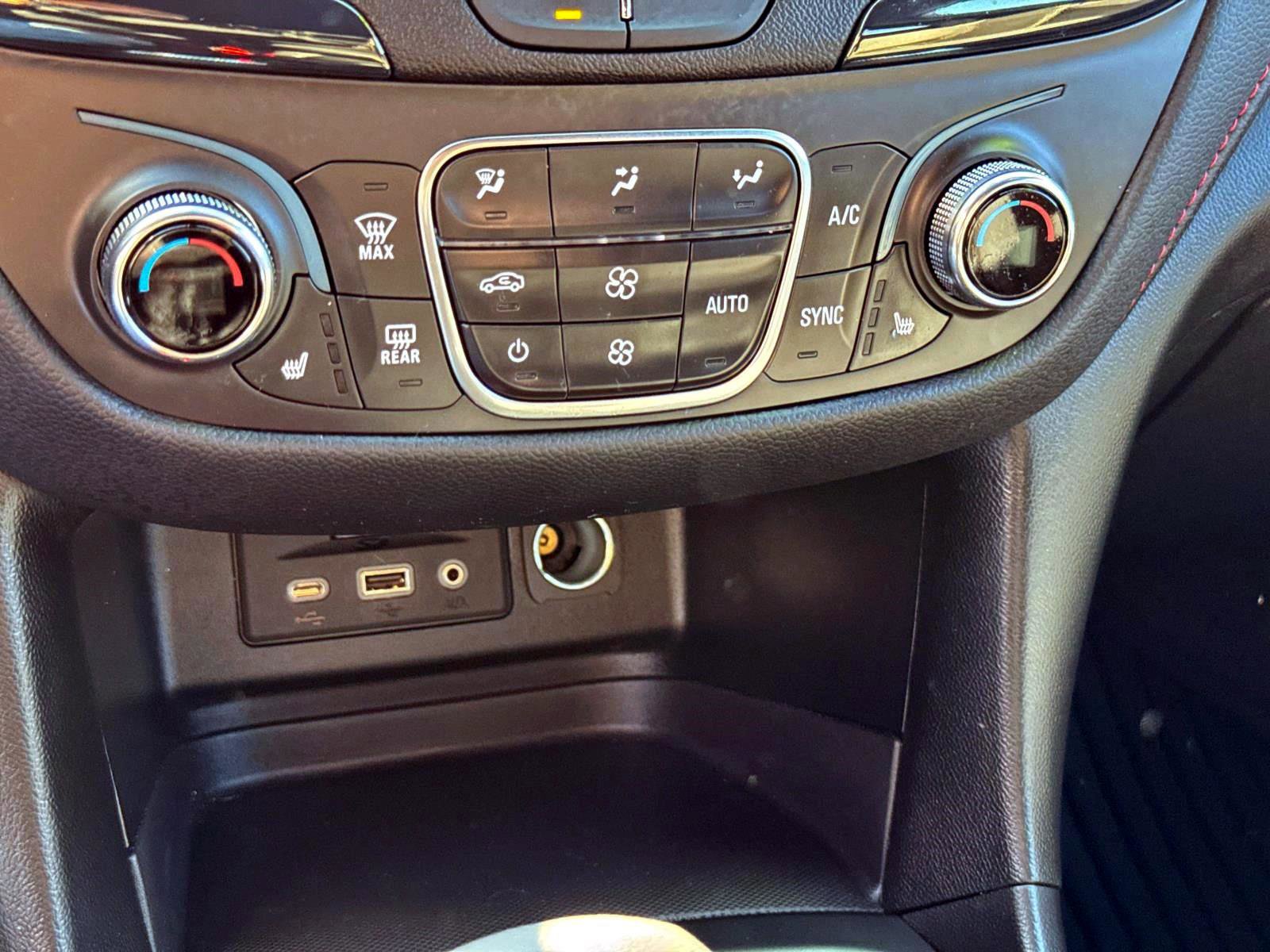 Certified 2022 Chevrolet Equinox RS w/ Infotainment Package image 21