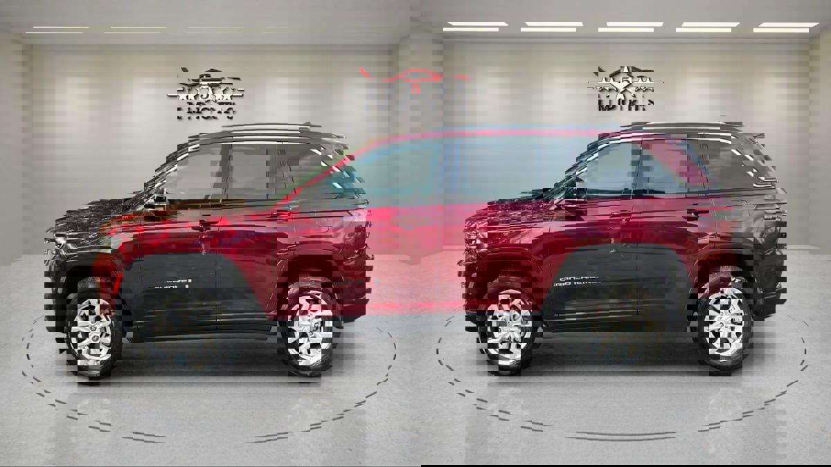 Used 2023 Jeep Grand Cherokee Limited image 2