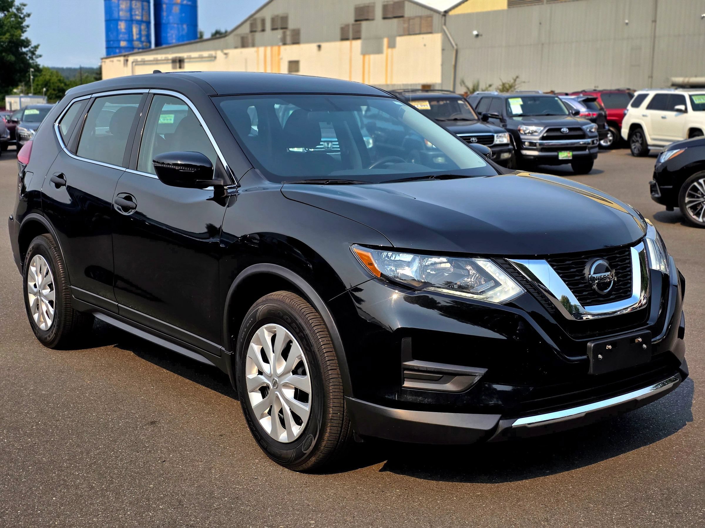 Used 2020 Nissan Rogue SV FWD image 1