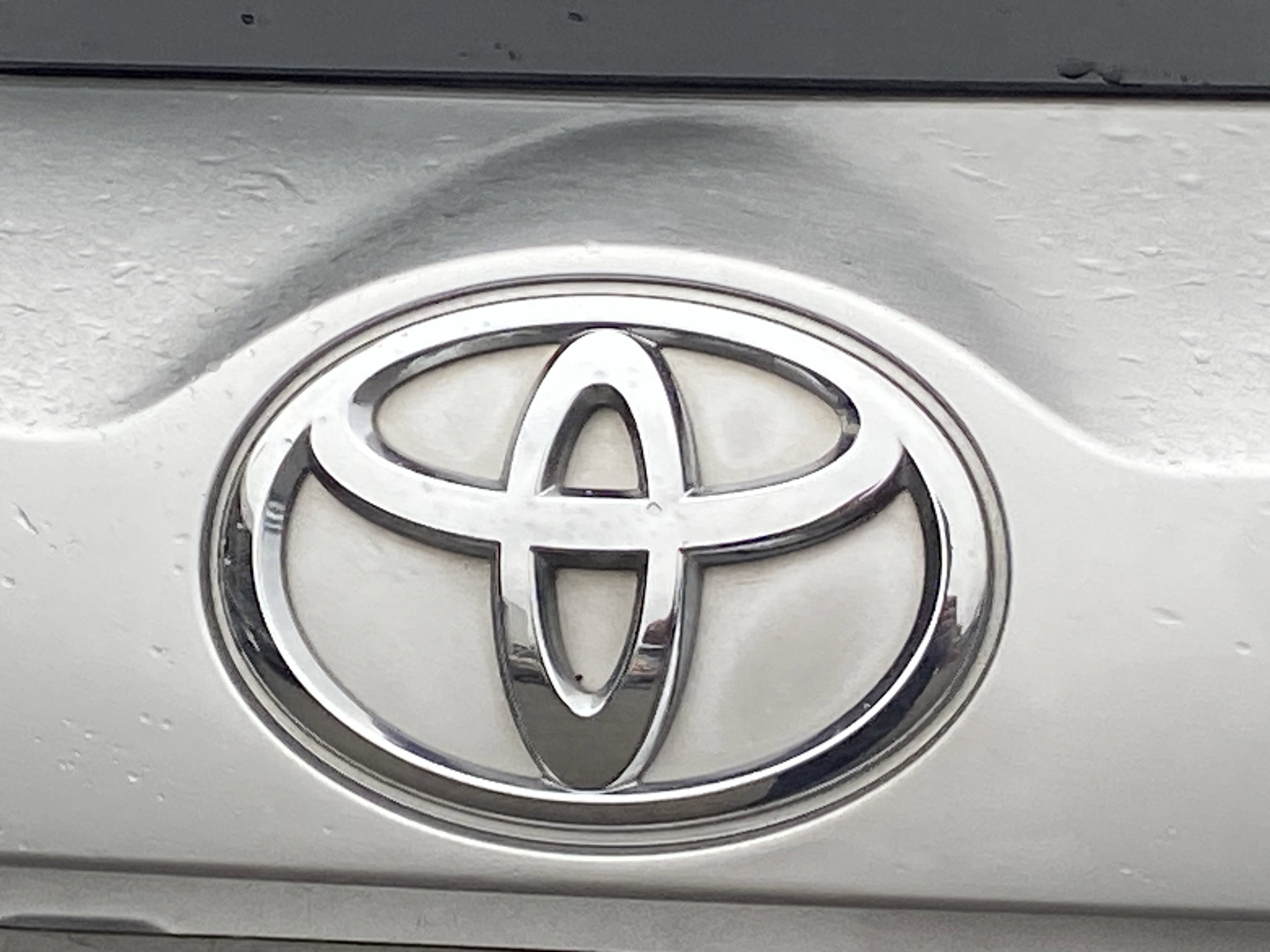 Used 2013 Toyota RAV4 XLE FWD image 4