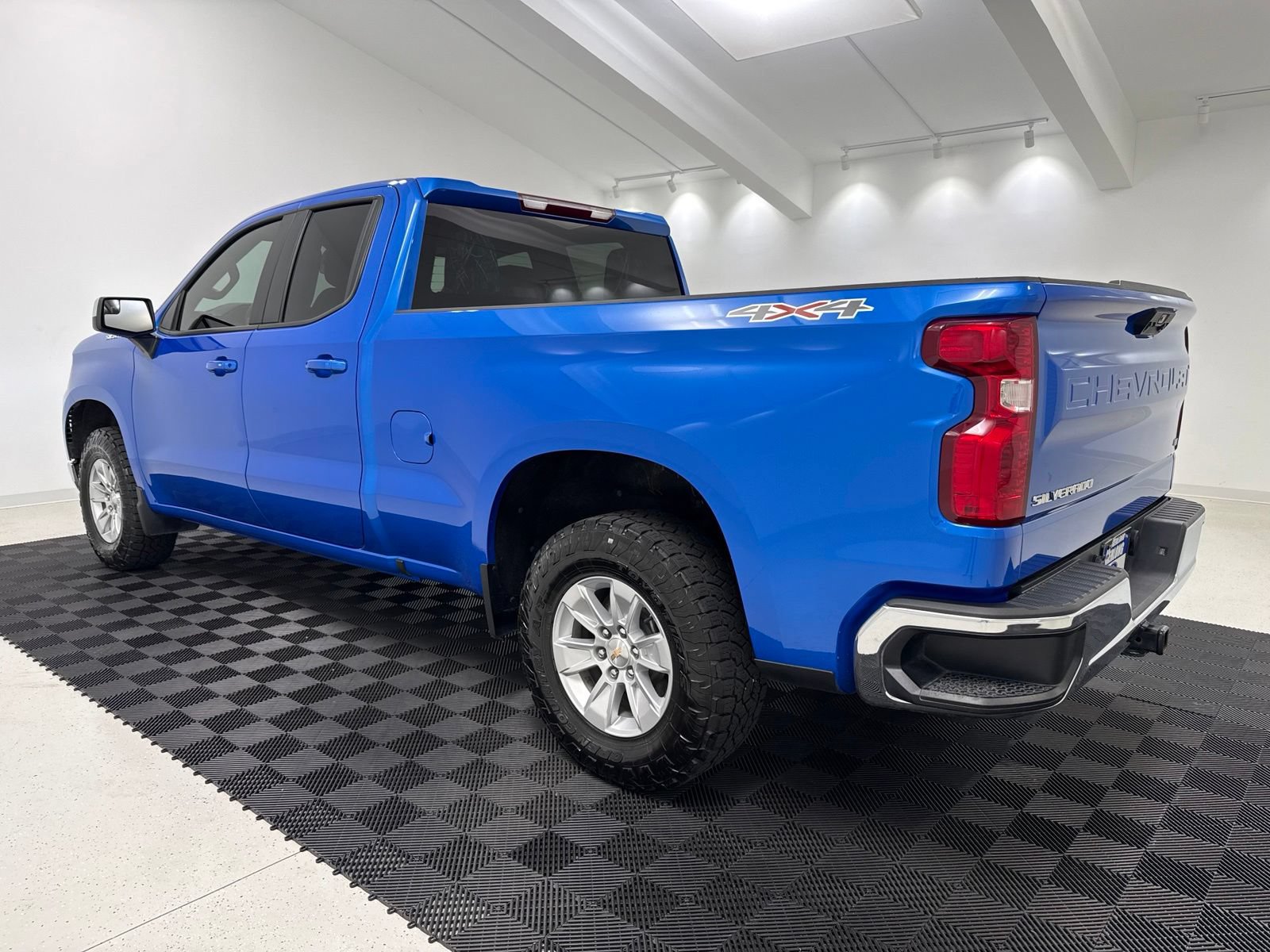 Used 2025 Chevrolet Silverado 1500 LT w/ Protection Package AWD/4WD image 5