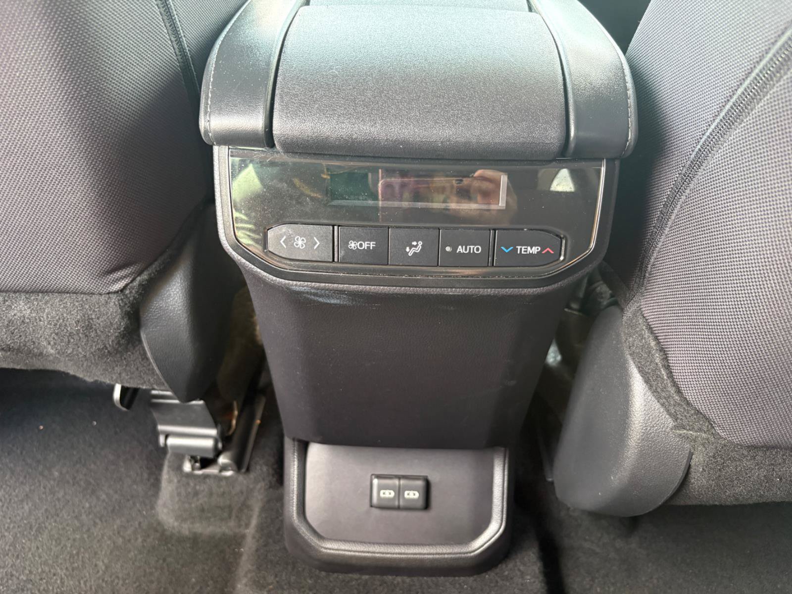 Used 2024 Toyota Highlander LE FWD image 20