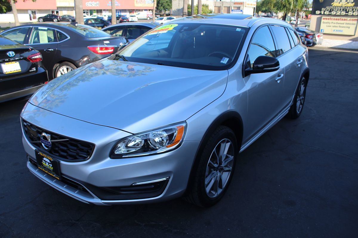 Used 2018 Volvo V60 T5 Cross Country AWD/4WD image 4