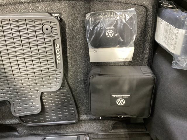 Used 2025 Volkswagen Taos SE w/ Panoramic Sunroof Package image 22