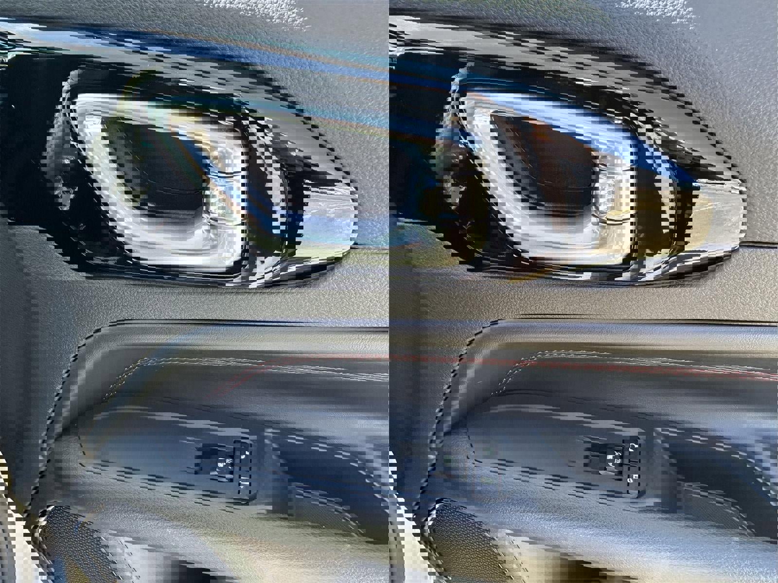 Used 2025 Jeep Compass Trailhawk image 43