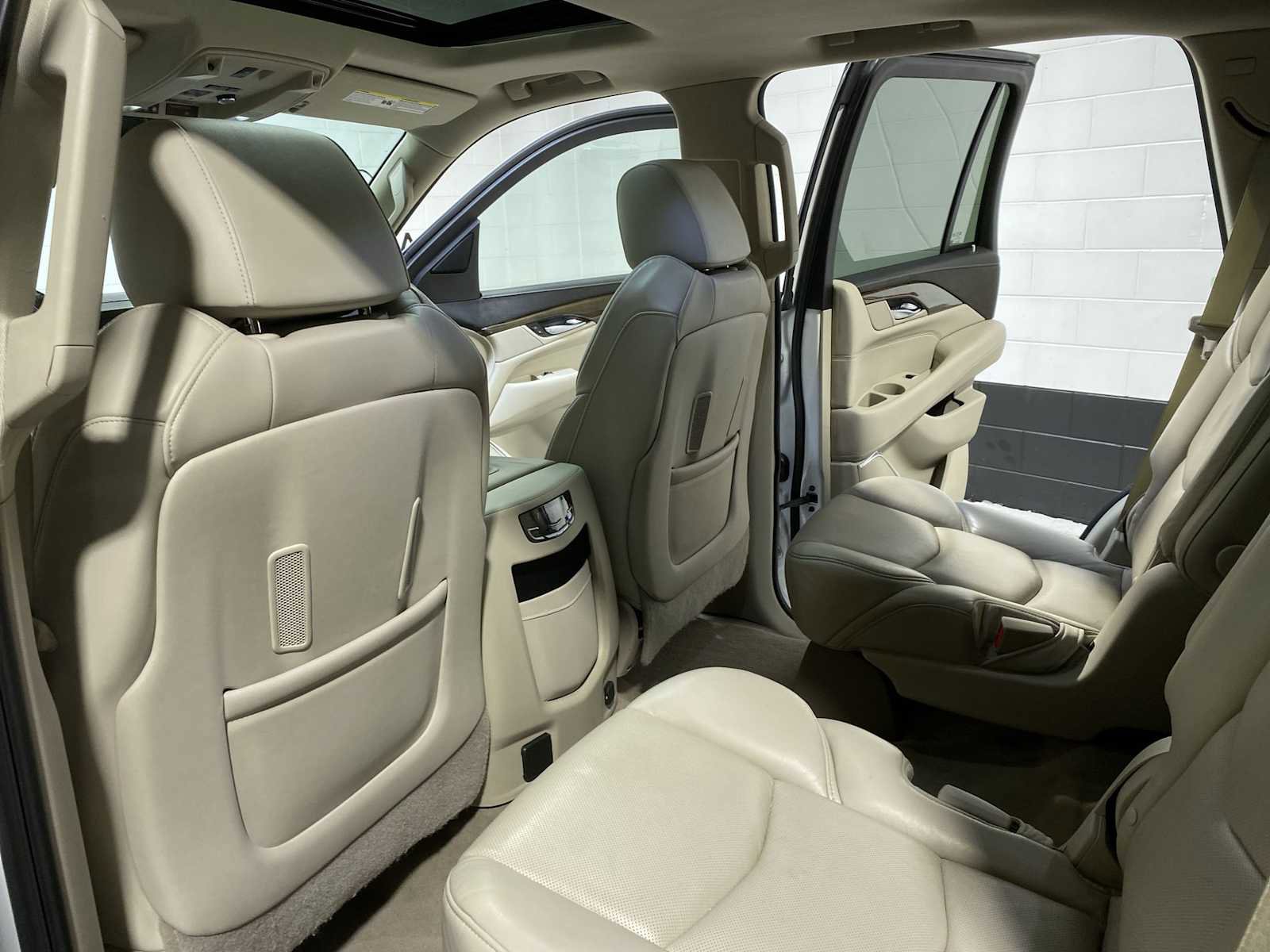 Used 2020 Cadillac Escalade Luxury AWD/4WD image 12