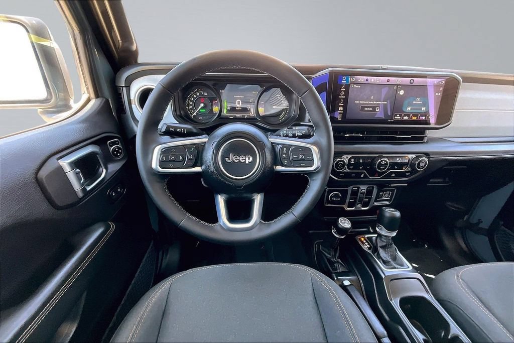 Used 2025 Jeep Wrangler Unlimited Sahara AWD/4WD image 5