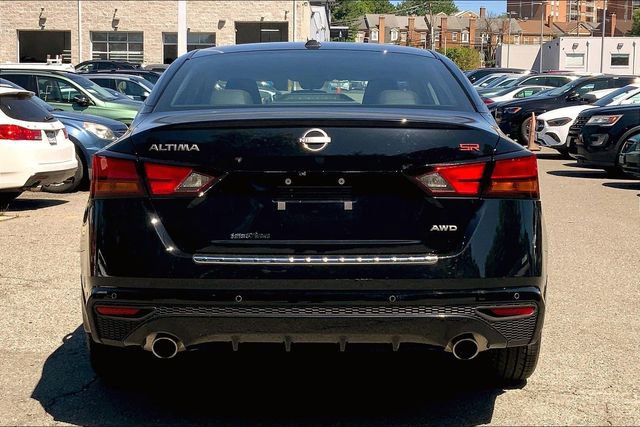 Used 2023 Nissan Altima 2.5 SR AWD/4WD image 3